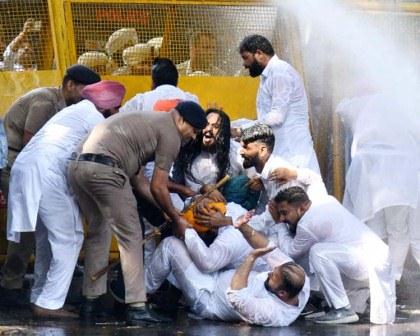 AAP leaders hold a major protest against Central Government over issue of paddy procurement and lifting