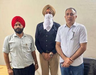 Vigilance Bureau arrests Fire Officer red handed taking Rs. 40,000 bribe