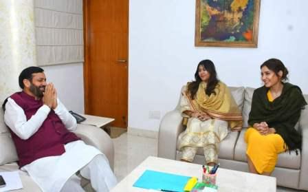 Ekta Kapoor ,Rashi Khanna, Riddhi Dogra ने Nayab Saini से की भेंट