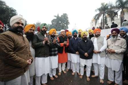AAP Leaders Pay Tribute to Chhote Sahibzade at Fatehgarh Sahib