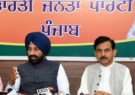 Challenging Sikh sacrifices by praising Aurangzeb intolerable, MP Sandhu