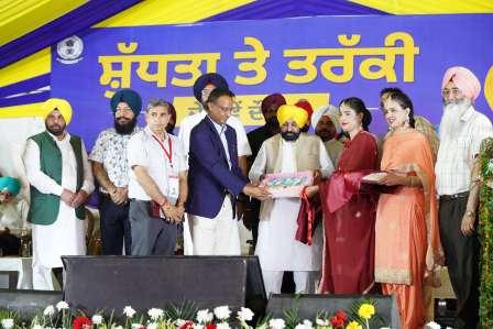 CM’s 135 crore bonanza for majha region of the state