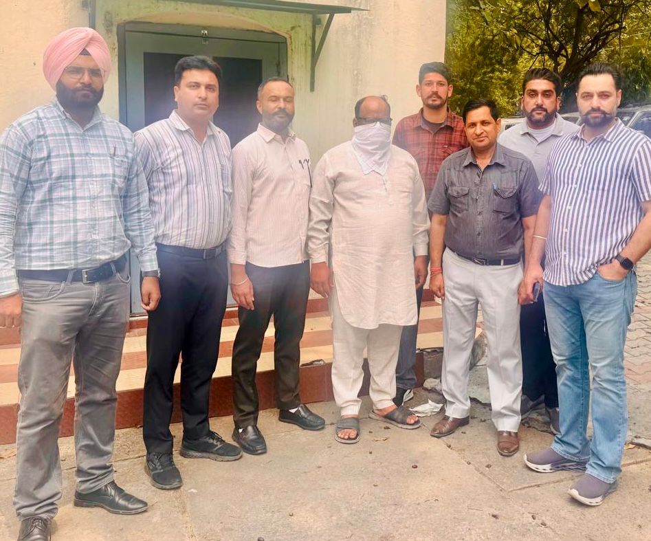 VB Nabs Clerk Taking Bribe in Malerkotla
