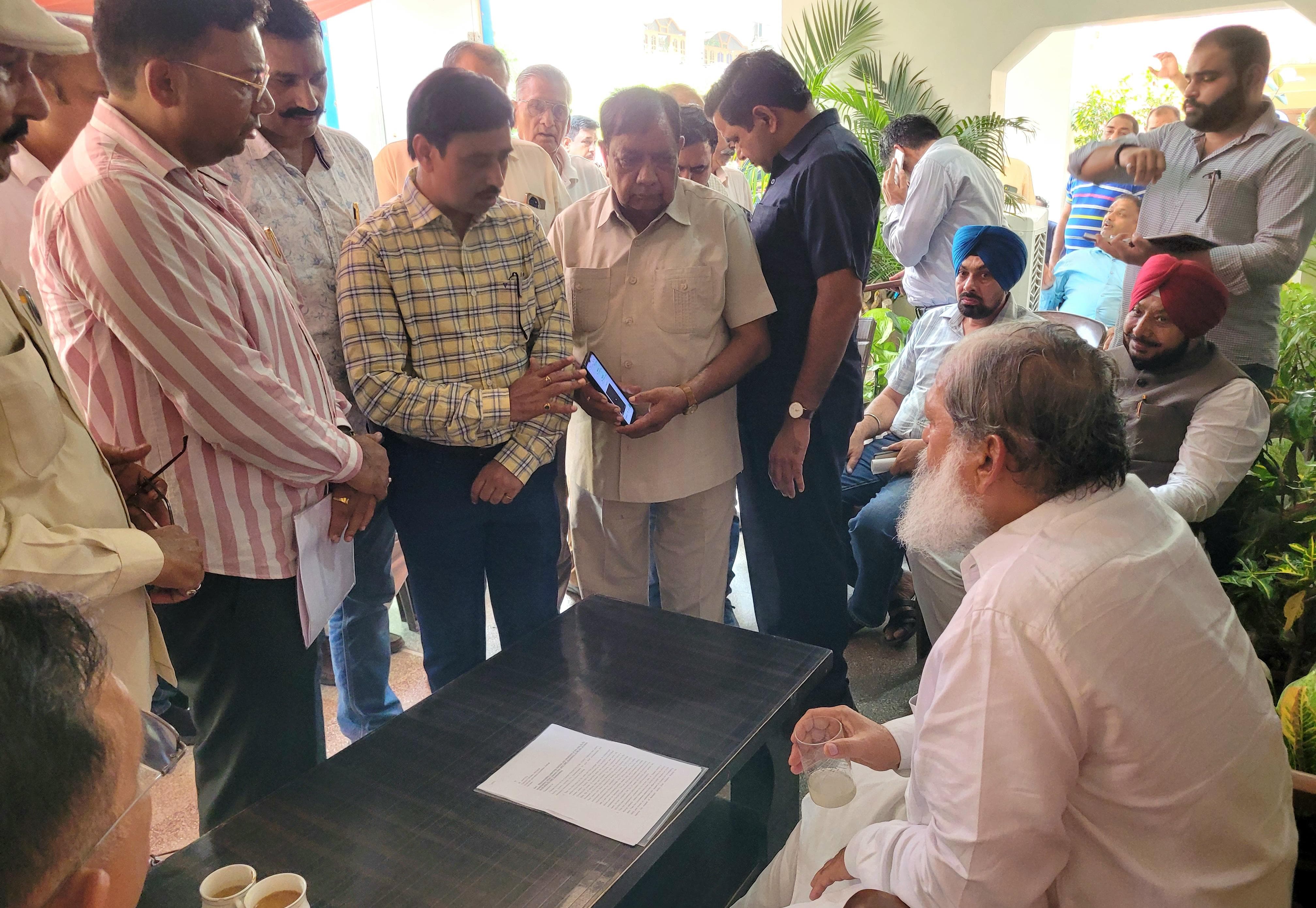 Vij Orders Case on Girl’s Number & Obscene Messages Complaint