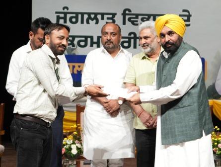 Punjab Government Regularizes 942 Contractual Employees